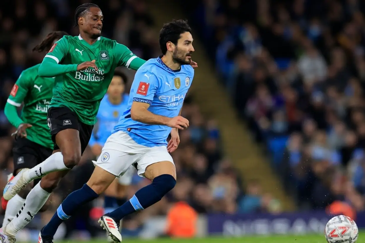 包含曼城胜利晋级，淘汰赛一路领先的词条