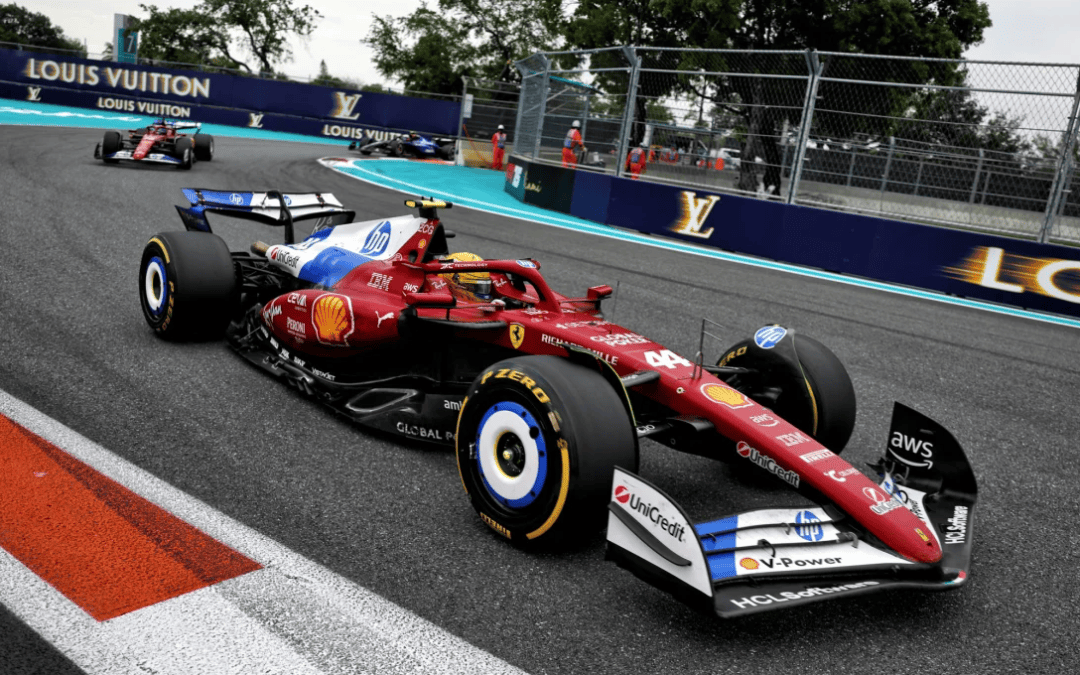 开云体育在线-雷诺车队绝杀法拉利，汉密尔顿刷新纪录