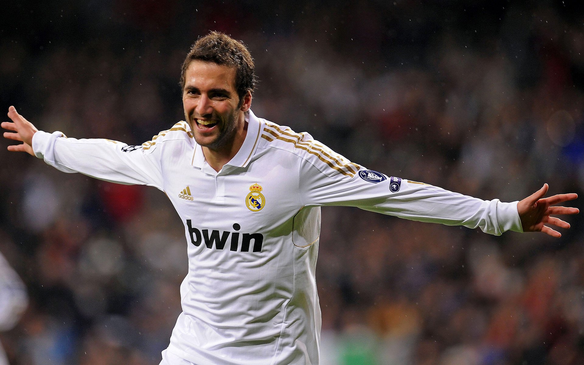 赛道与球场，当F1引擎轰鸣遇见东契奇之夜