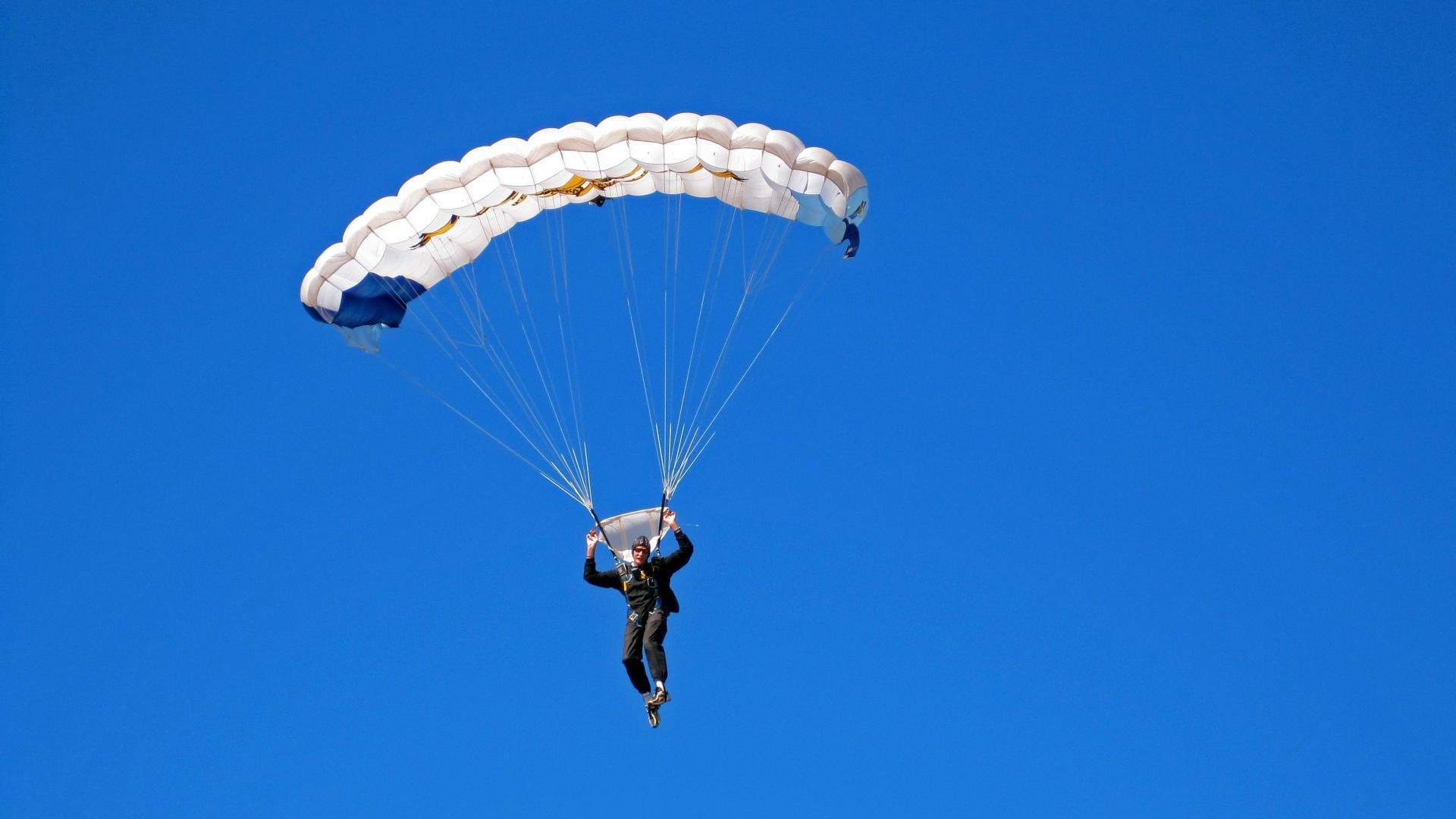 引擎与热血的对决，F1街道赛焦点战，热火鏖战公牛