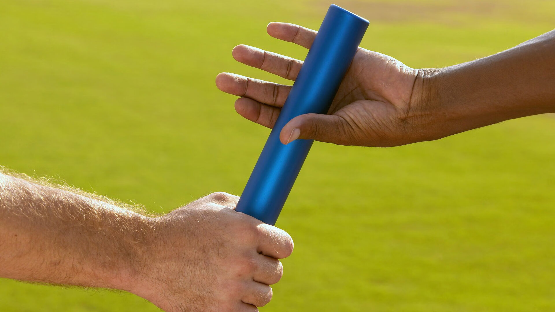 开云体育入口-赛道上的毫厘之争，塞恩斯统治下的迈凯伦险胜